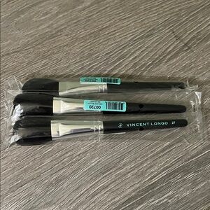 Vincent Longo Deluxe Blush Brushes 3